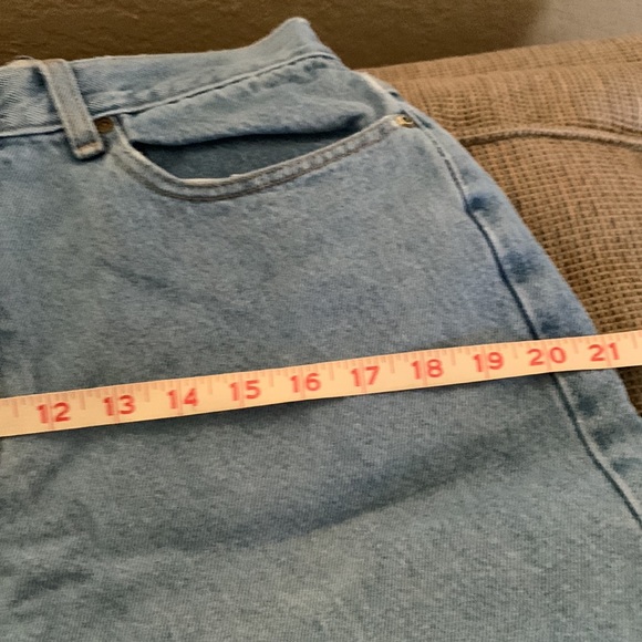 L L Bean Petite Light Wash Distressed Straight Leg Jean - Picture 10 of 10